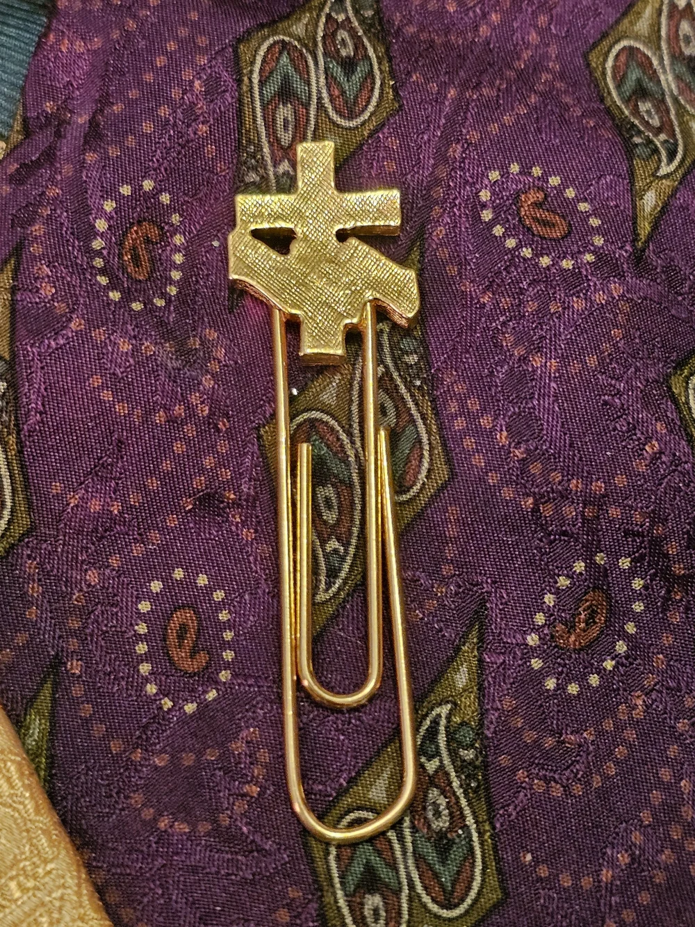 has no brand name gold tone